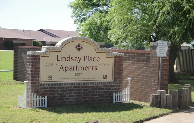 $850 | 1207 West Cherokee Street, Lindsay, OK 73052