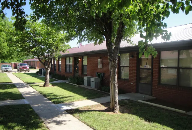 $850 | 1207 West Cherokee Street, Lindsay, OK 73052