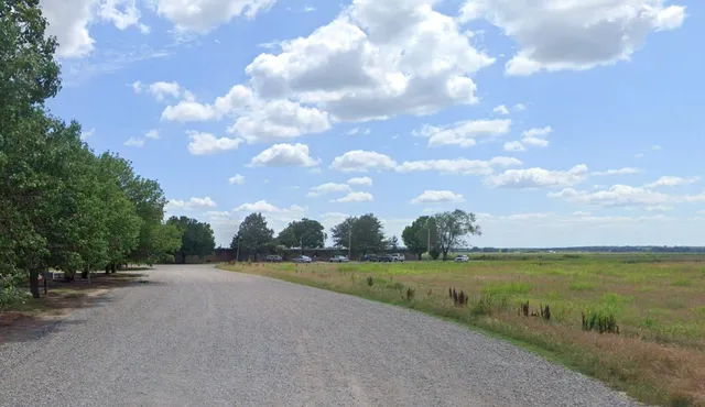 $850 | 1207 West Cherokee Street, Lindsay, OK 73052