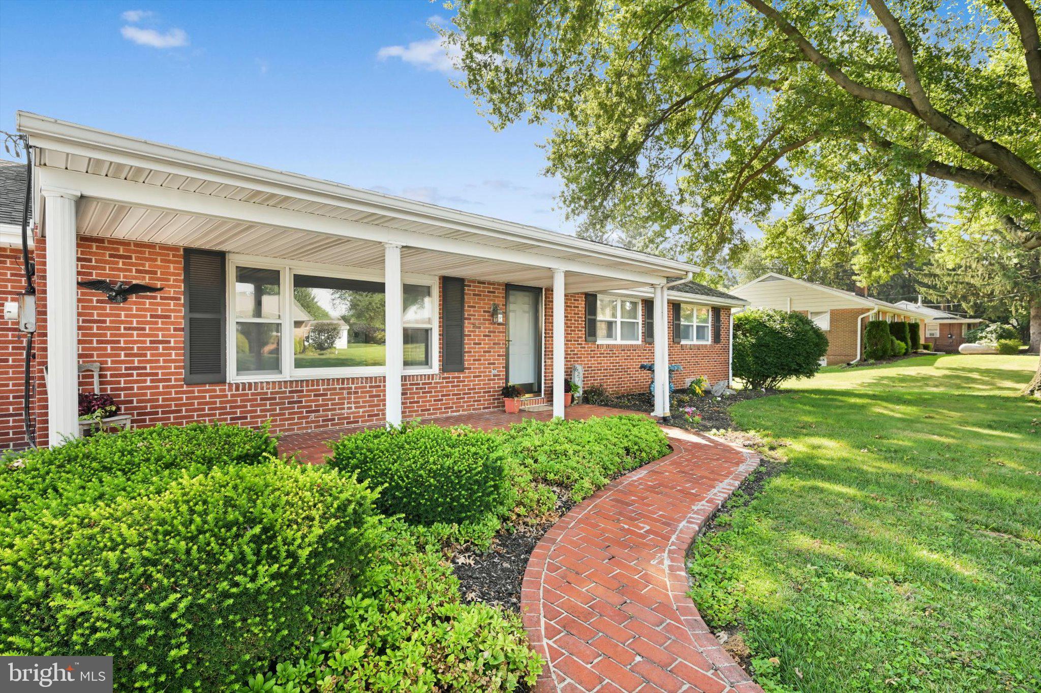627 Pine Hill Road Lititz, PA 17543 - Photo 6 of 48