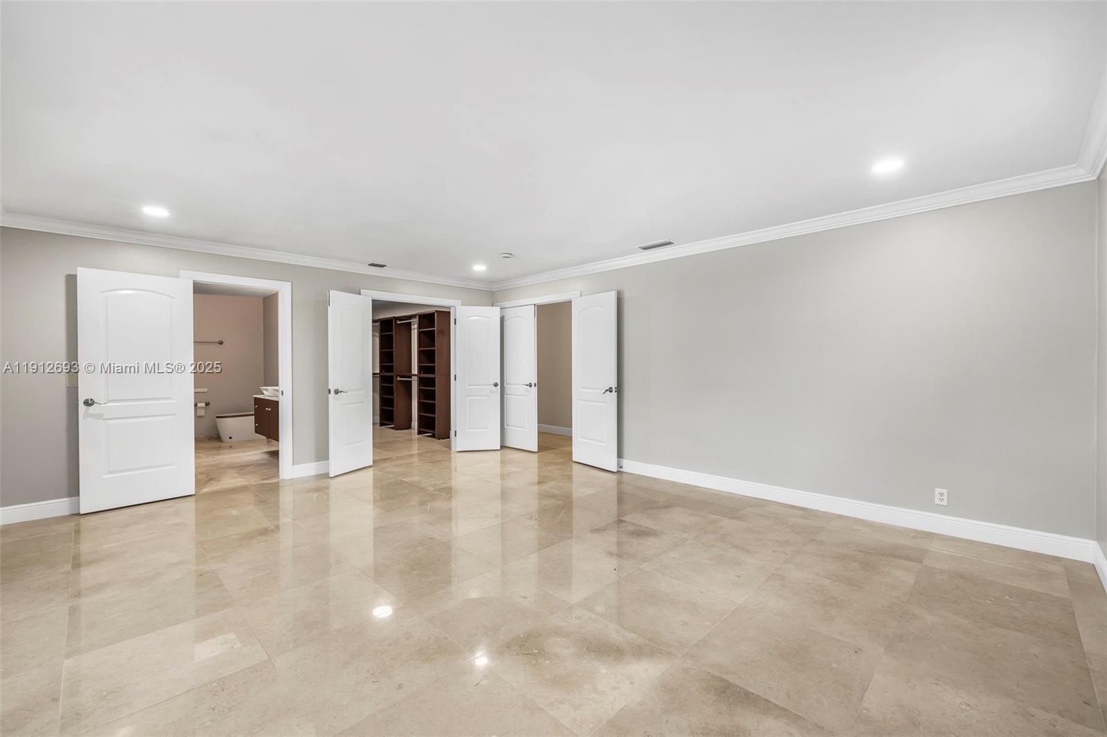 633 Solar Isle Drive Fort Lauderdale, FL 33301 - Photo 11 of 57 a view of an empty room