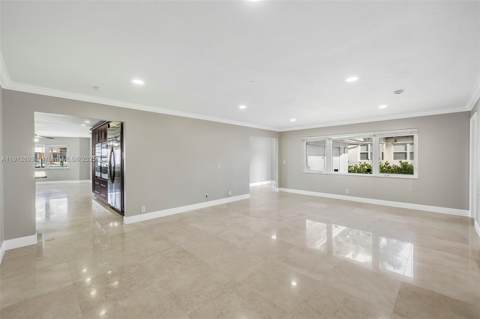 633 Solar Isle Drive Fort Lauderdale, FL 33301 - Photo 46 of 57 a view of a hallway