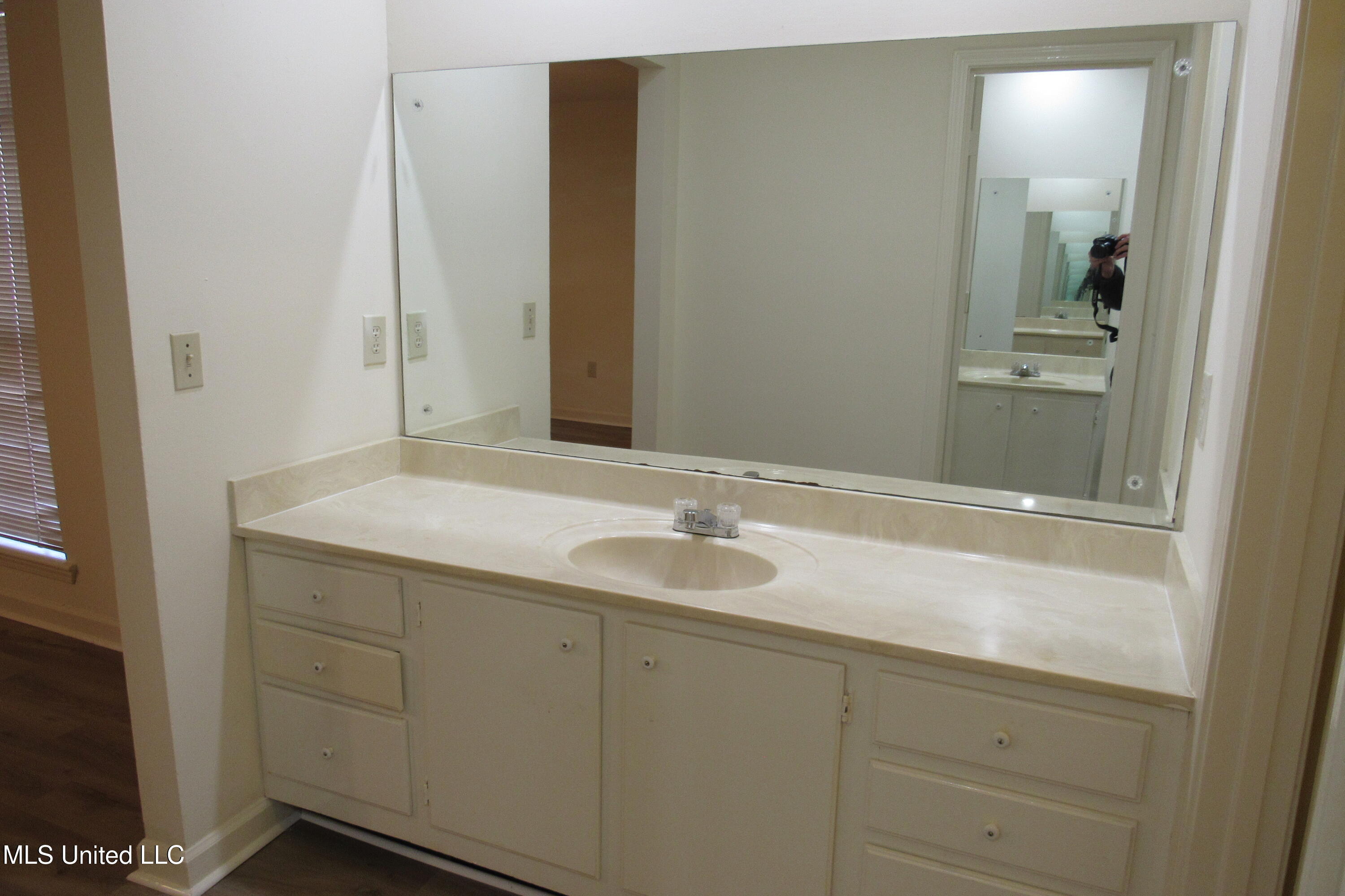 914 Morningside Street, Unit A2 Jackson, MS 39202 - Photo 13 of 17 28BAC89A-F20A-46F0-804C-3A1D7FEAEC63