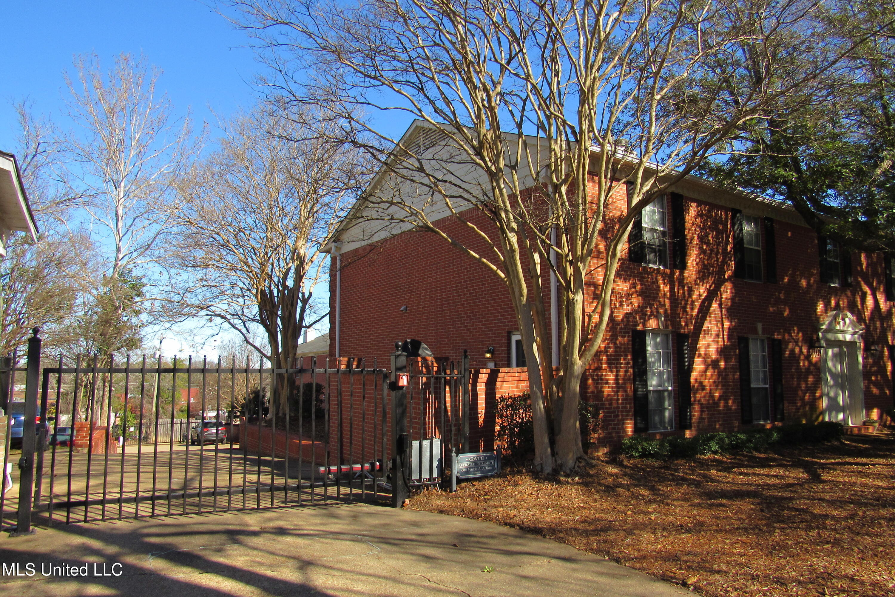 914 Morningside Street, Unit A2 Jackson, MS 39202 - Photo 2 of 17 408A102F-B4C8-4924-9C9D-4094B75D0017