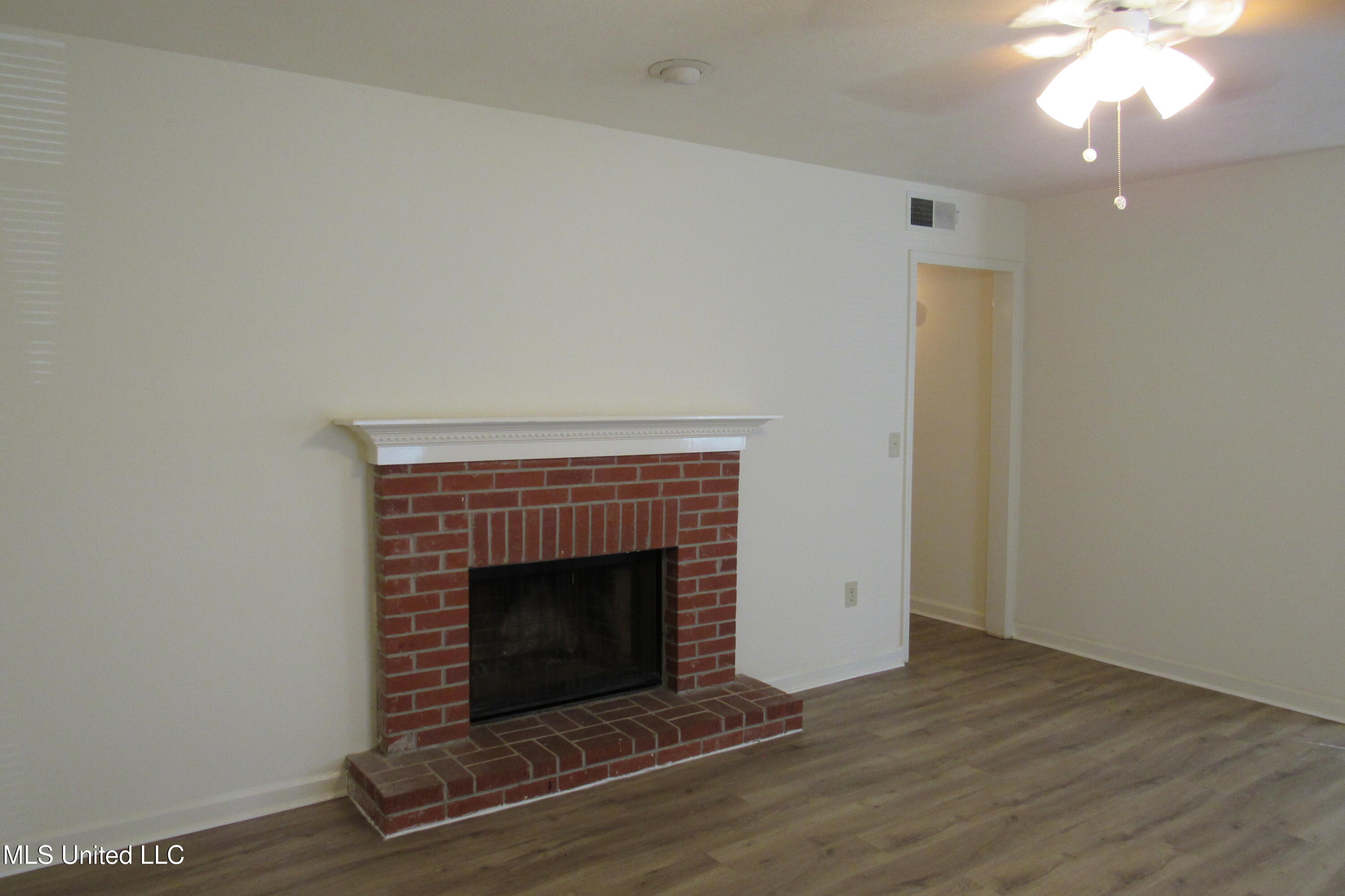 914 Morningside Street, Unit A2 Jackson, MS 39202 - Photo 3 of 17 3A55BCC3-CDD2-4A2C-8A72-666A3F6E393B