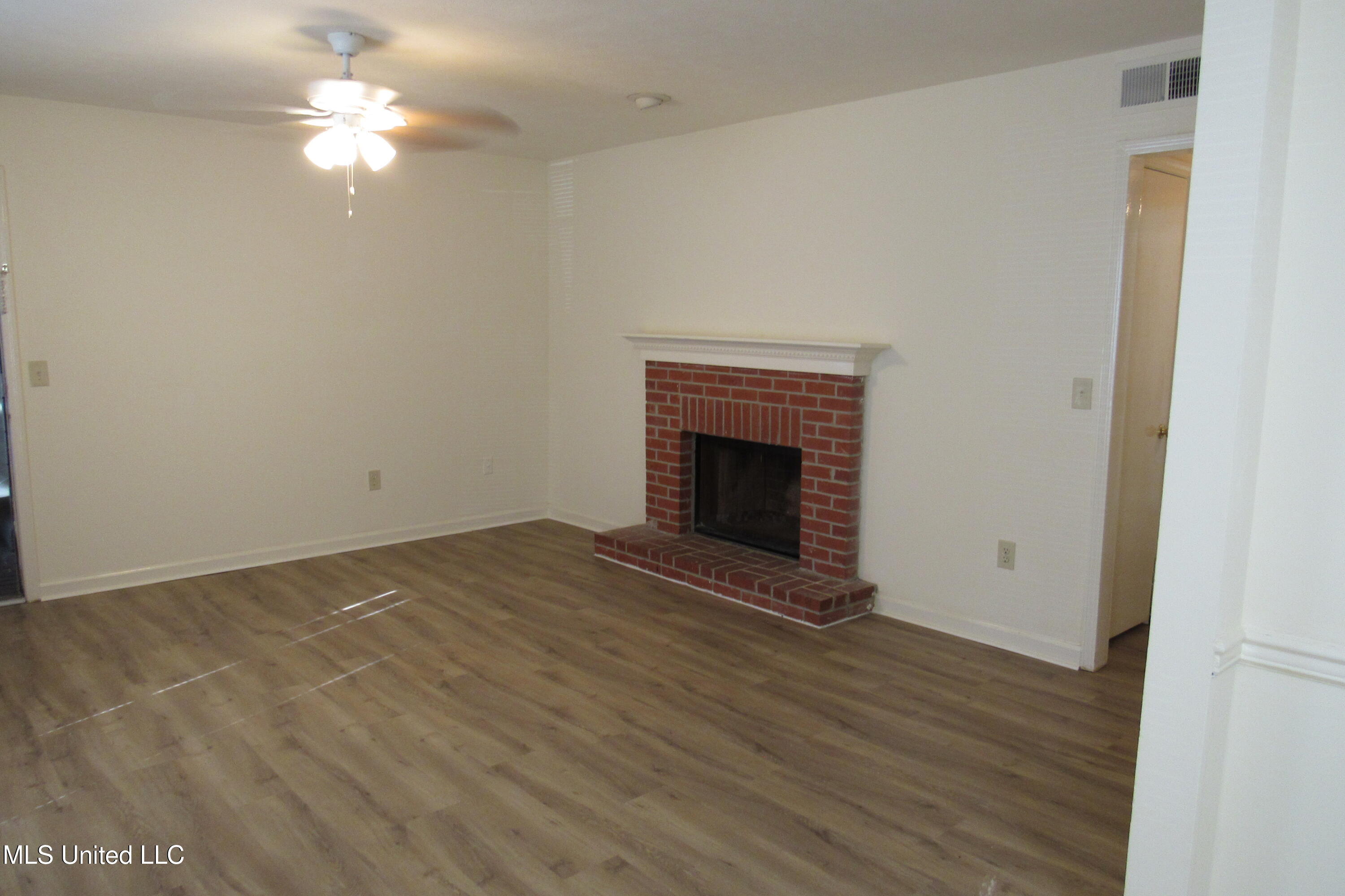 914 Morningside Street, Unit A2 Jackson, MS 39202 - Photo 7 of 17 23C4BFA7-36DF-4A9B-99C6-80F420E9912E