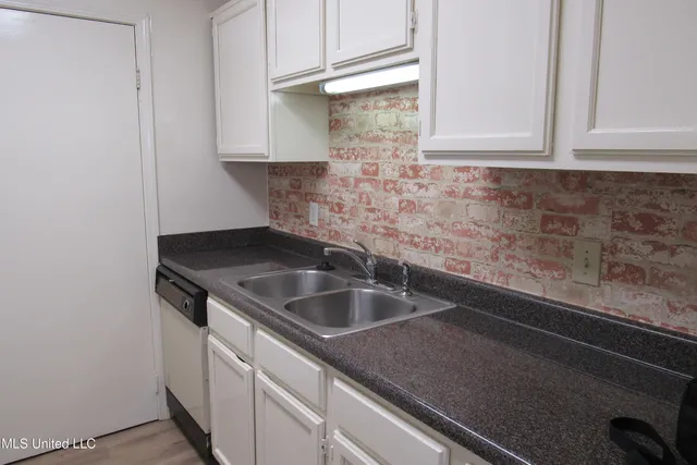 $1,095 | 914 Morningside Street, Unit A2, Jackson, MS 39202