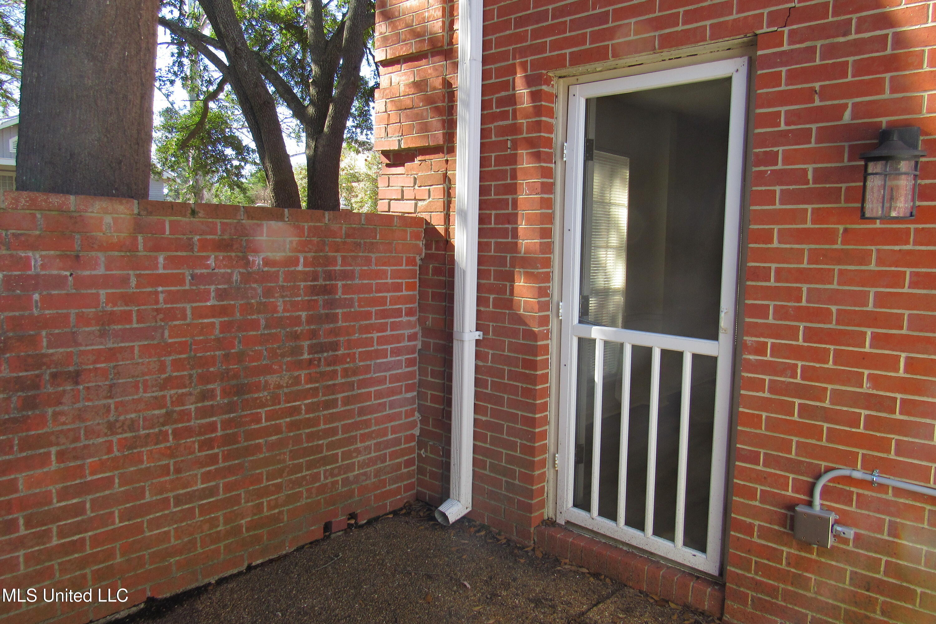 914 Morningside Street, Unit A2 Jackson, MS 39202 - Photo 10 of 17 849AAB7D-CAD6-4E72-A775-EEBD7C62438C