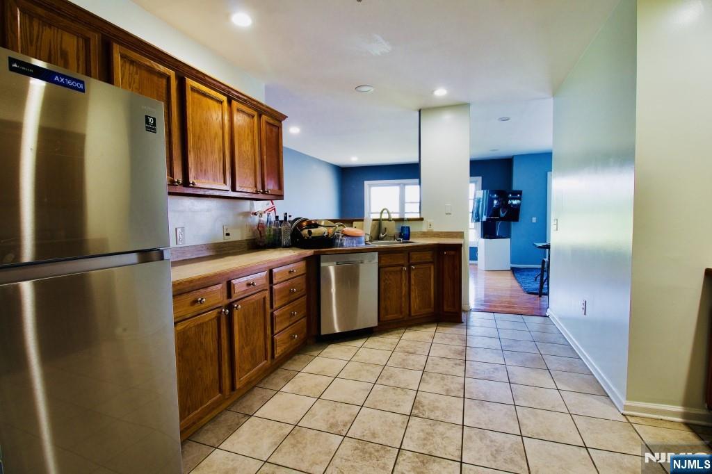 340 The Promenade Edgewater, NJ 07020 - Photo 21 of 46