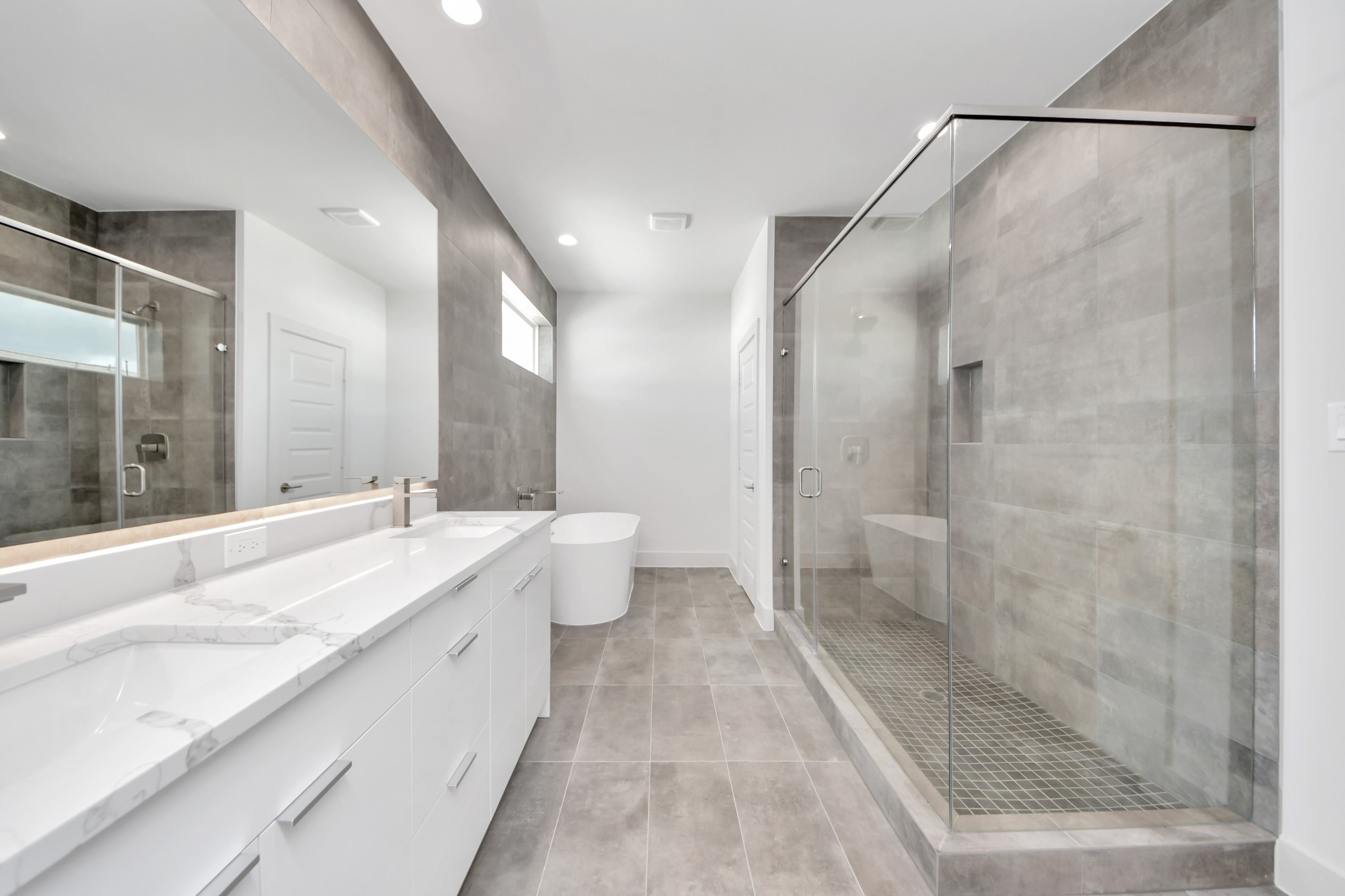 4011 Boho Lane Houston, TX 77045 - Photo 18 of 21 primary bath
