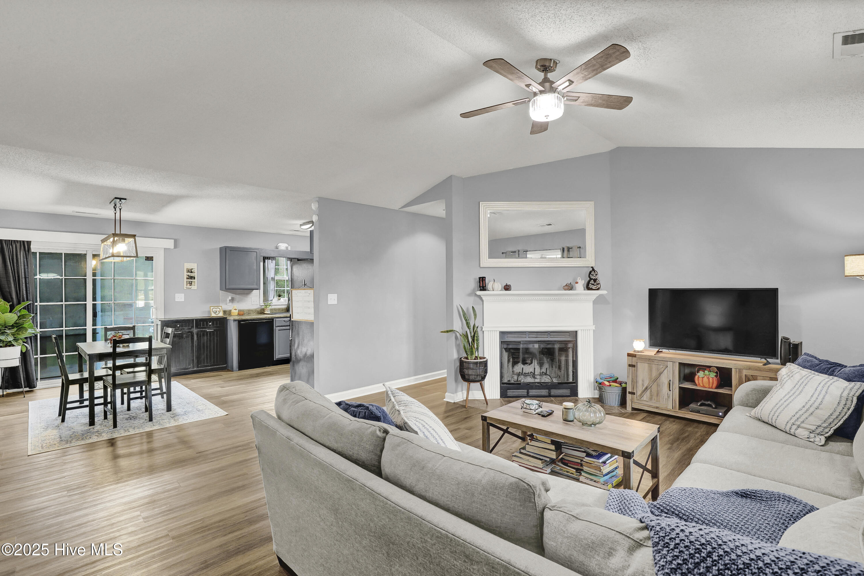 117 Jenna Rea Road Hubert, NC 28539 - Photo 4 of 37 Living Area
