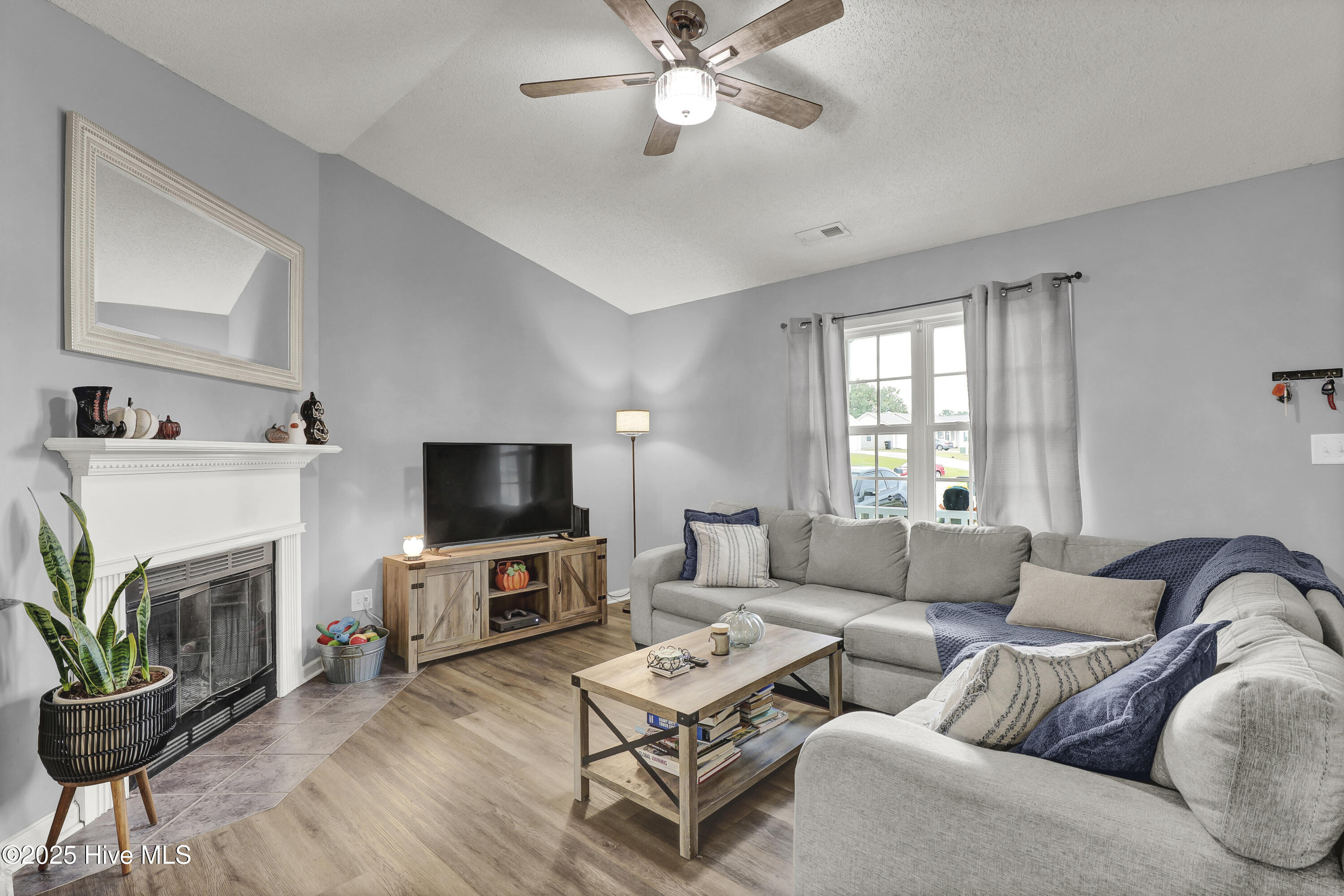 117 Jenna Rea Road Hubert, NC 28539 - Photo 5 of 37 Living Area