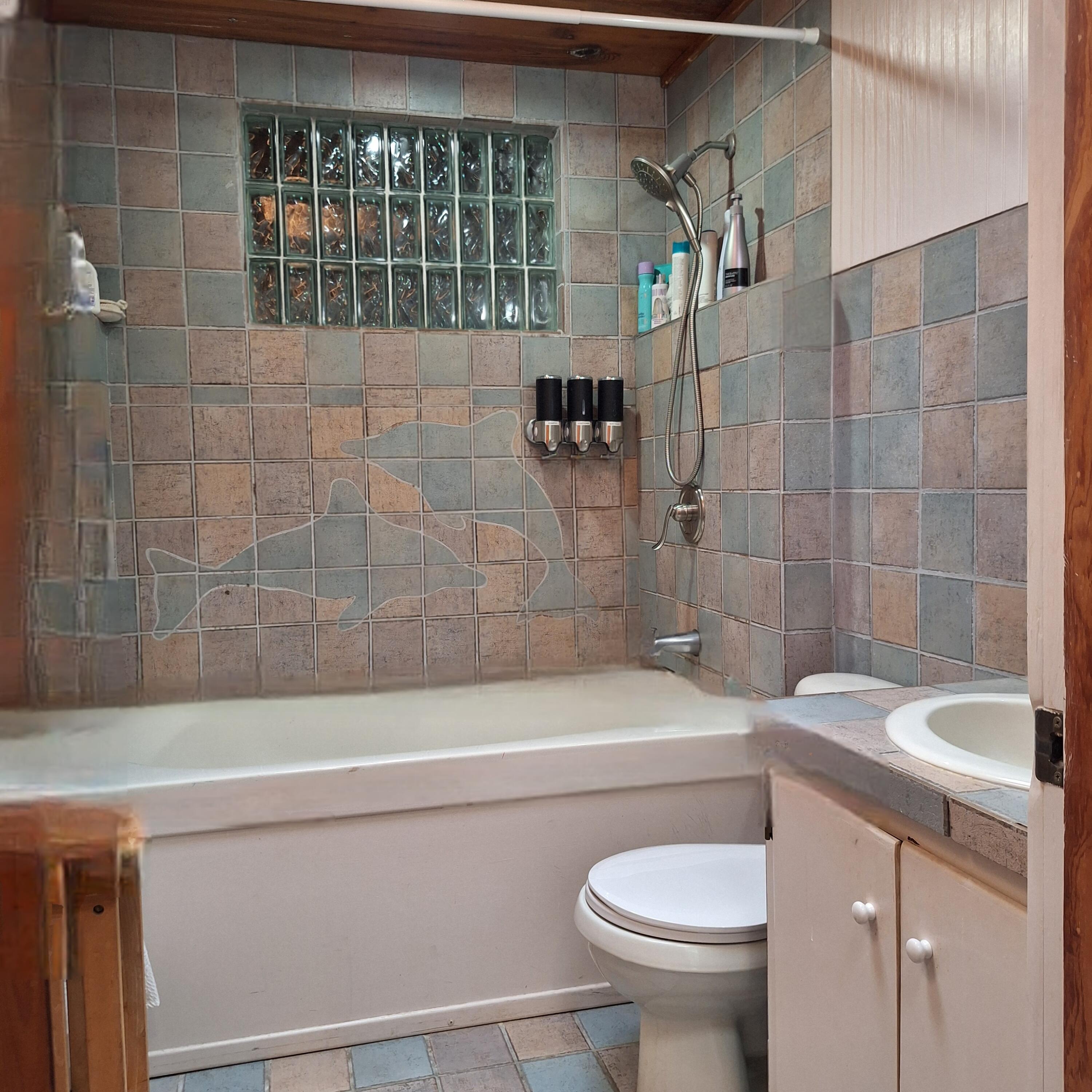 27 Pompano Avenue Key Largo, FL 33037 - Photo 13 of 25 a bathroom with a sink a toilet and shower