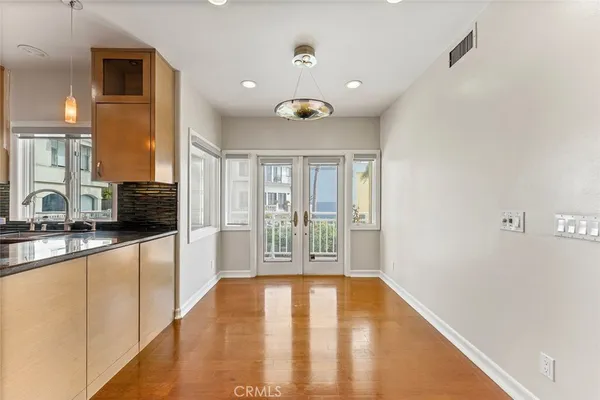 $10,000 | 1800 East Ocean Boulevard, Long Beach, CA 90802