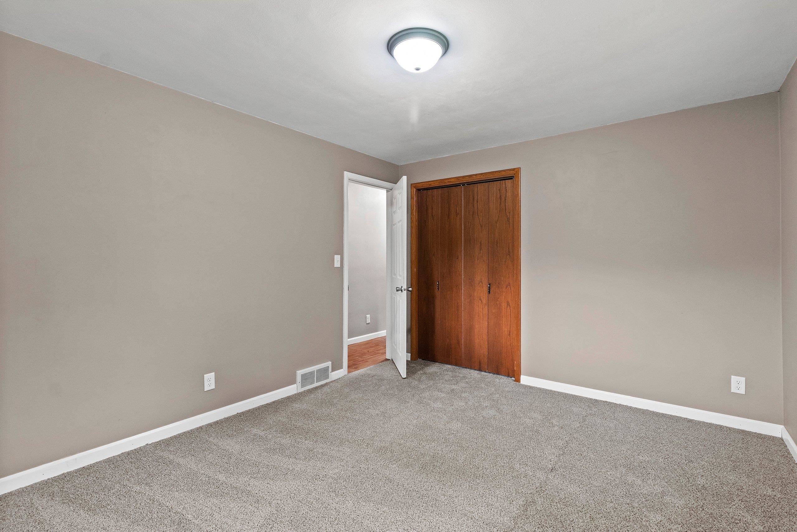 1502 South Van Dyke Road Appleton, WI 54914 - Photo 25 of 53