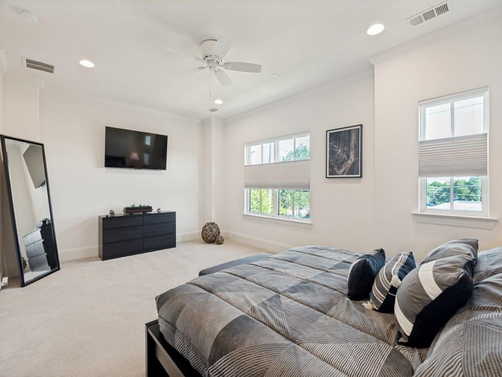 732 West 7th Street Dallas, TX 75208 - Photo 12 of 25 Light-filled interior featuring high ceilings, recessed lighting, and wall-mounted television