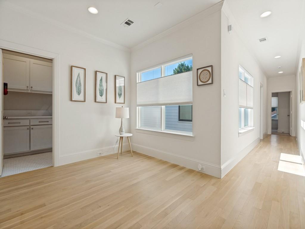 732 West 7th Street Dallas, TX 75208 - Photo 16 of 25 Bright interior space featuring light wood-finish flooring, recessed lighting, and large windows with cellular shades