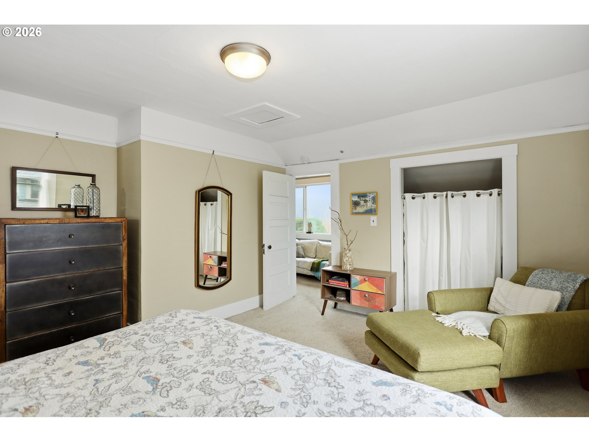 1028 Cascade Avenue Hood River, OR 97031 - Photo 16 of 33 a living room with furniture and a dresser