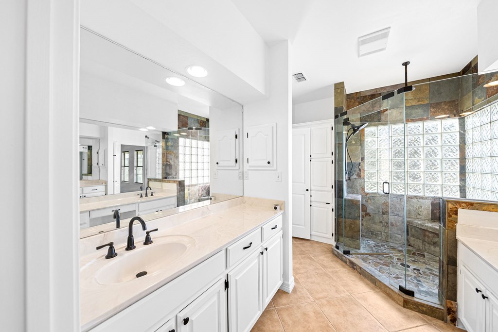 144 St Andrews Loop Kerrville, TX 78028 - Photo 23 of 64