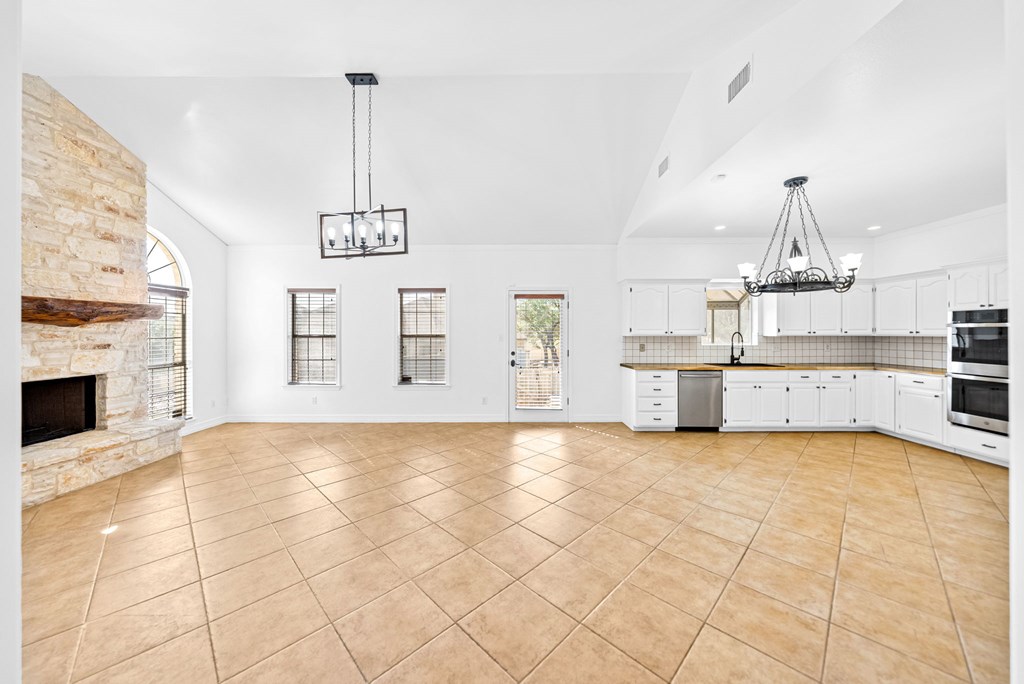 144 St Andrews Loop Kerrville, TX 78028 - Photo 6 of 64