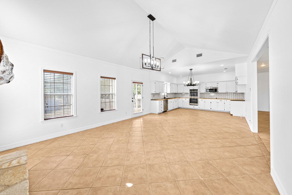 144 St Andrews Loop Kerrville, TX 78028 - Photo 7 of 64