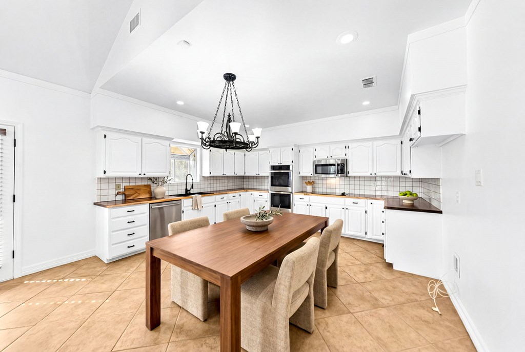 144 St Andrews Loop Kerrville, TX 78028 - Photo 8 of 64