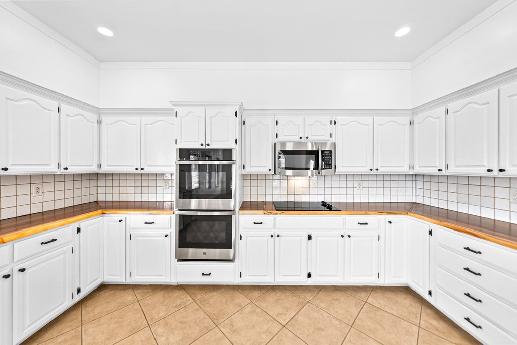 144 St Andrews Loop Kerrville, TX 78028 - Photo 10 of 64