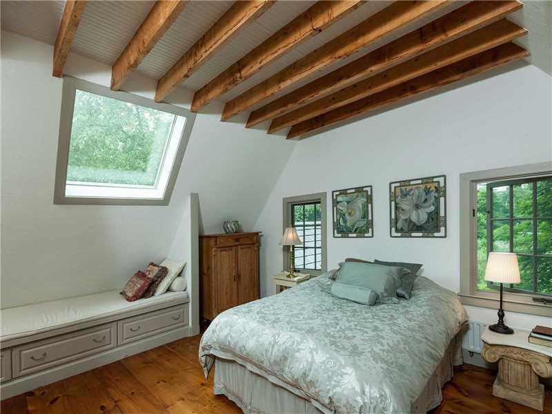 44 Tower Road Kittery Point, ME 03905 - Photo 22 of 32 Bedroom. Built-in daybed with...