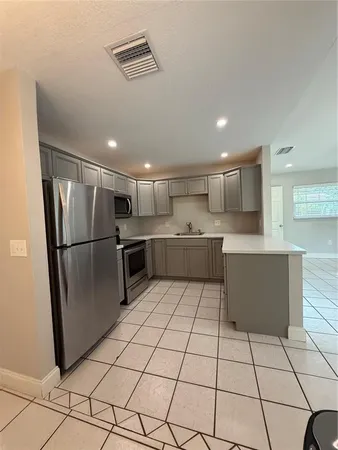 $2,400 | 4030 Asbury Place, Sarasota, FL 34233