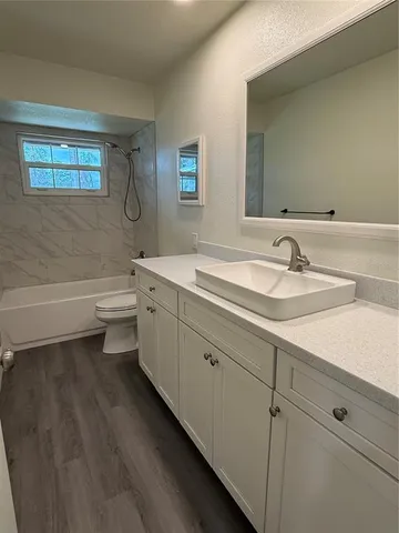 $2,600 | 4030 Asbury Place, Sarasota, FL 34233