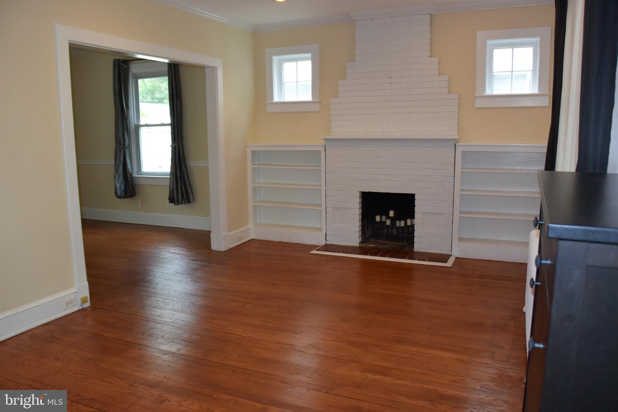 27 West Spring Street Alexandria, VA 22301 - Photo 4 of 29 Living room with crown molding