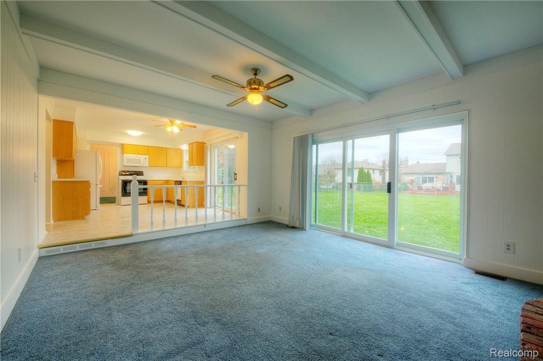 44223 Webster Road Canton, MI 48187 - Photo 21 of 41 20 Family Room.jpg