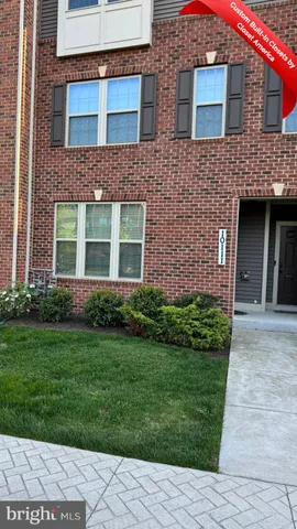 a brick building that has a lots of windows in it