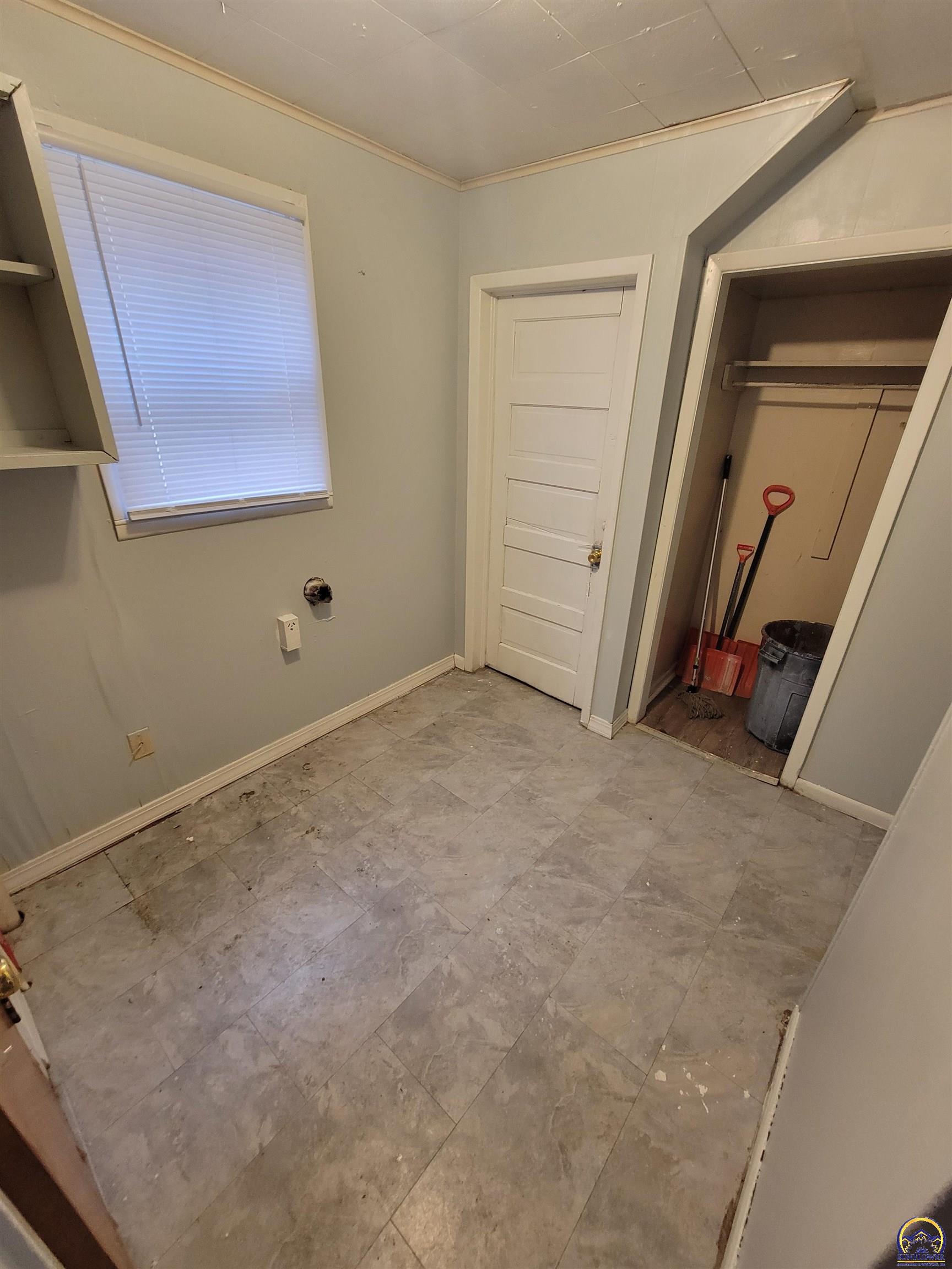 1335 Southwest Lincoln Street Topeka, KS 66604 - Photo 6 of 13