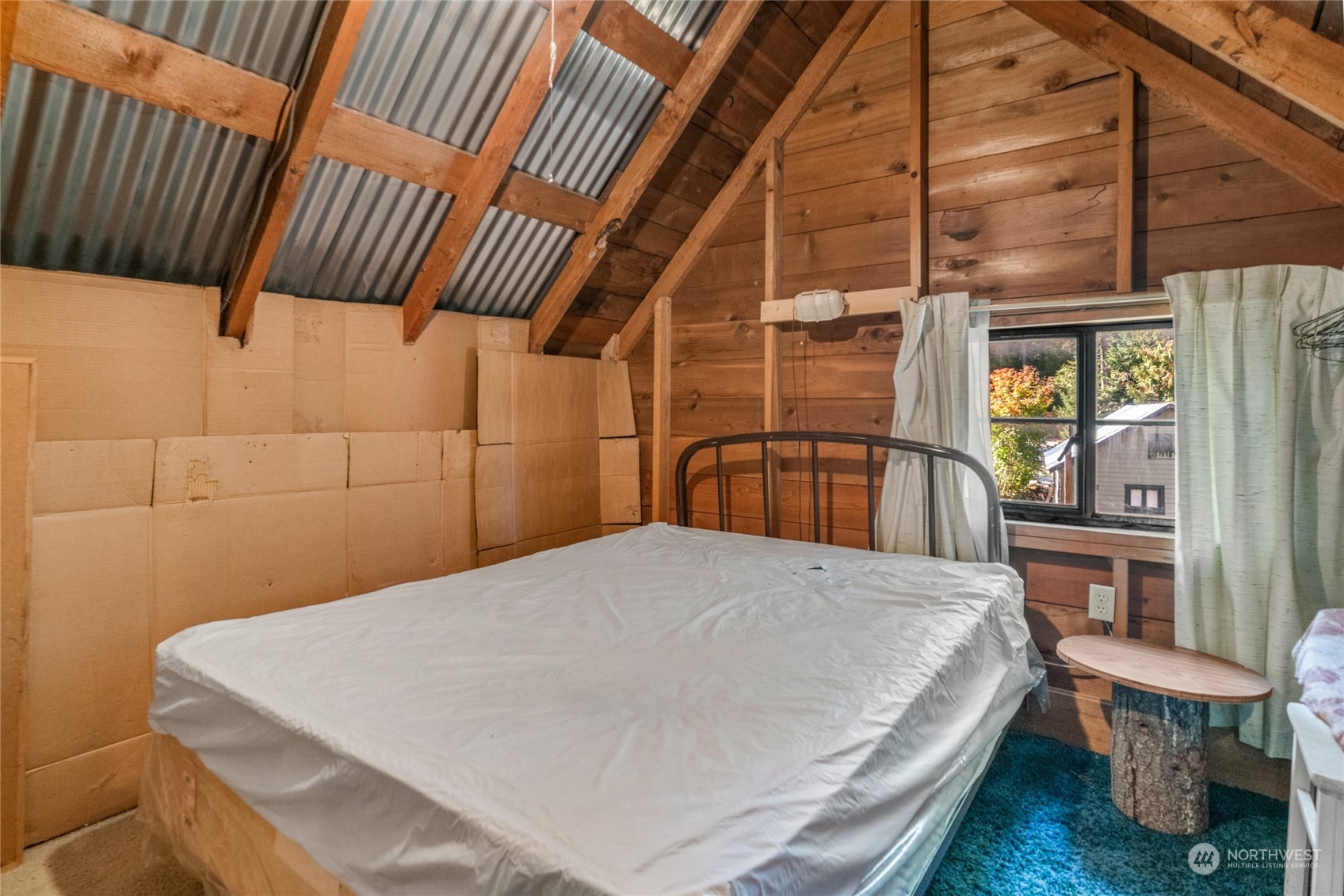 15231 Cedar Brae Road Leavenworth, WA 98826 - Photo 17 of 24 a bedroom with a bed and a chair