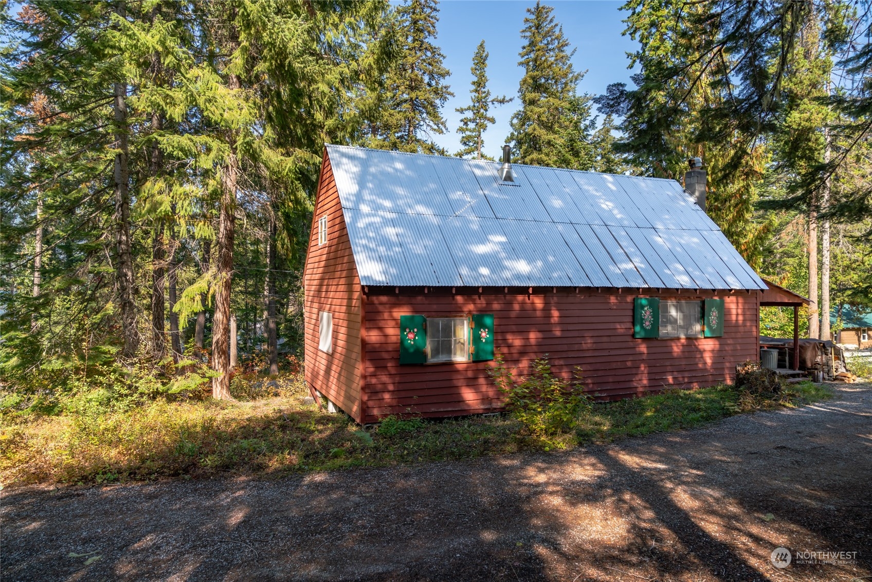 15231 Cedar Brae Road Leavenworth, WA 98826 - Photo 20 of 24 front view of house with wooden fence