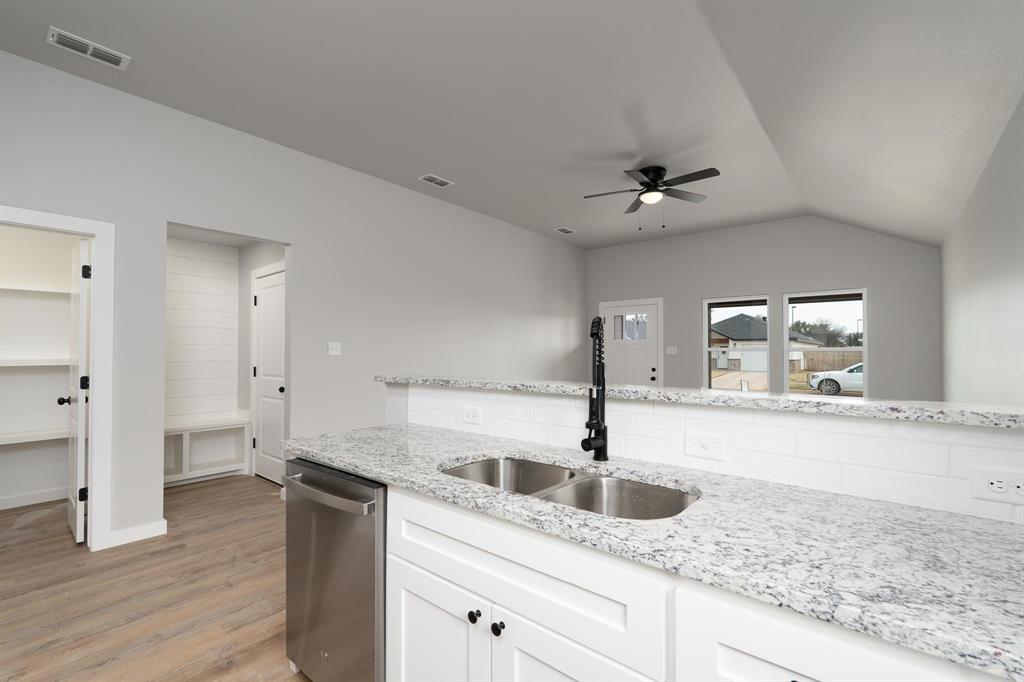 195 Tombstone Road Abilene, TX 79602 - Photo 7 of 33