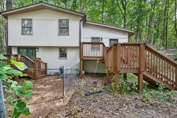 a view of a house with backyard and sitting area