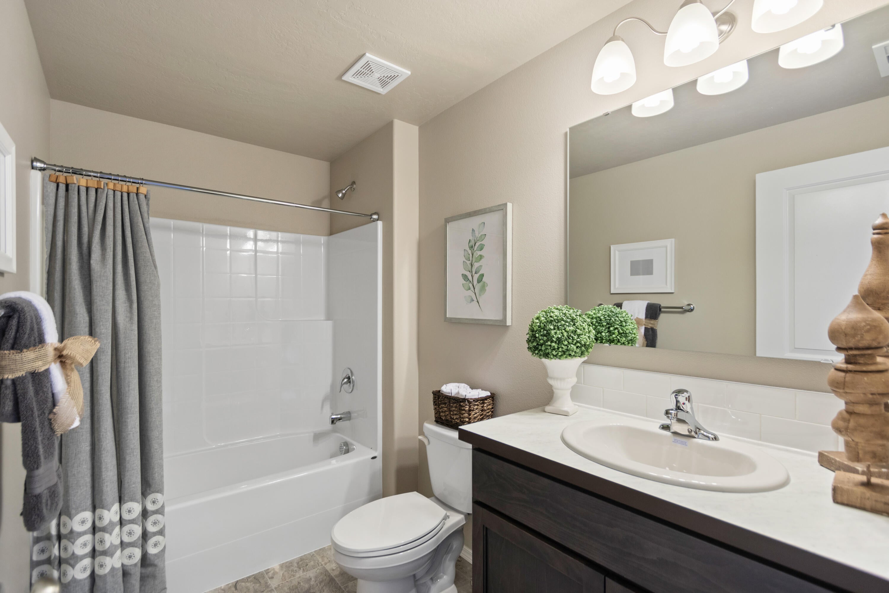 674 North Reed Street, Unit LOT #104 Sisters, OR 97759 - Photo 6 of 12 Edgewood - Bathroom