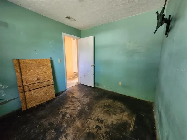 $179,000 | 910 Emerald Drive, Mount Dora, FL 32757