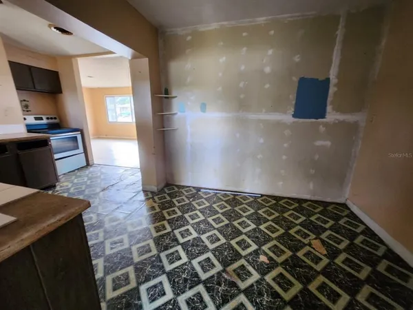 $179,000 | 910 Emerald Drive, Mount Dora, FL 32757