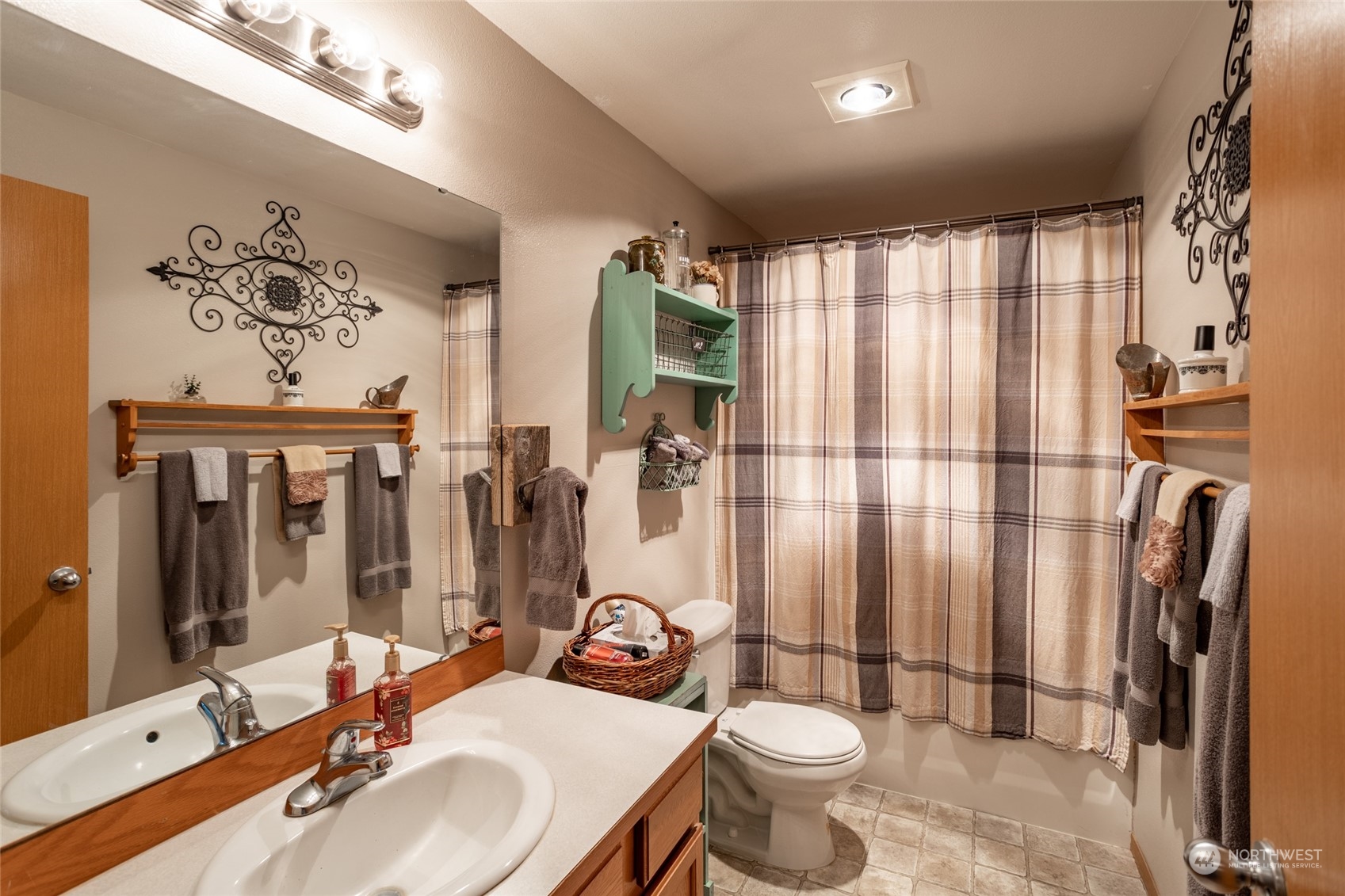 526 Haywire Road Napavine, WA 98532 - Photo 38 of 40 a bathroom with a sink a toilet and shower
