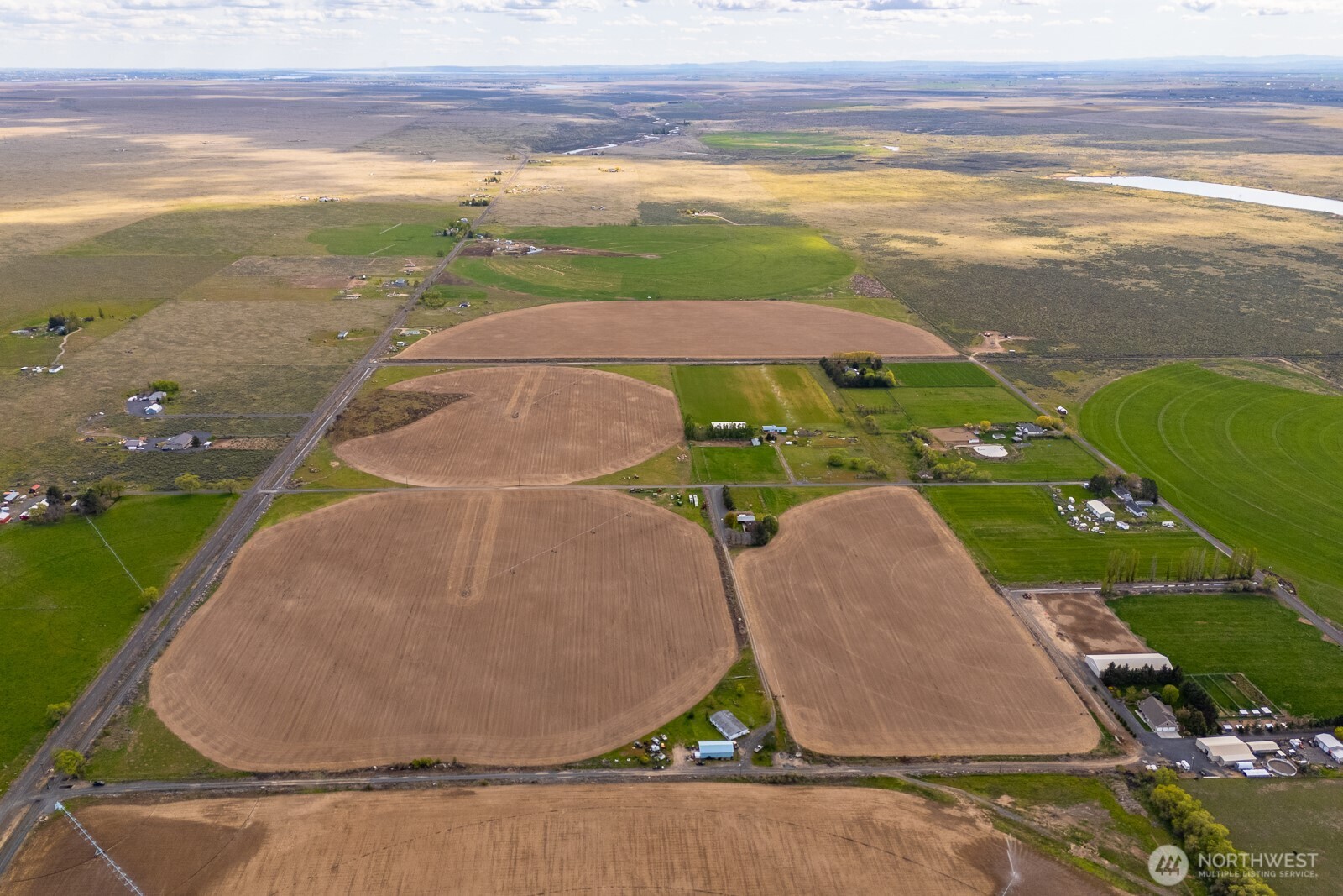 10701 12 Road Northeast Moses Lake, WA 98837 - Photo 11 of 33 a view of a ocean from a terrace