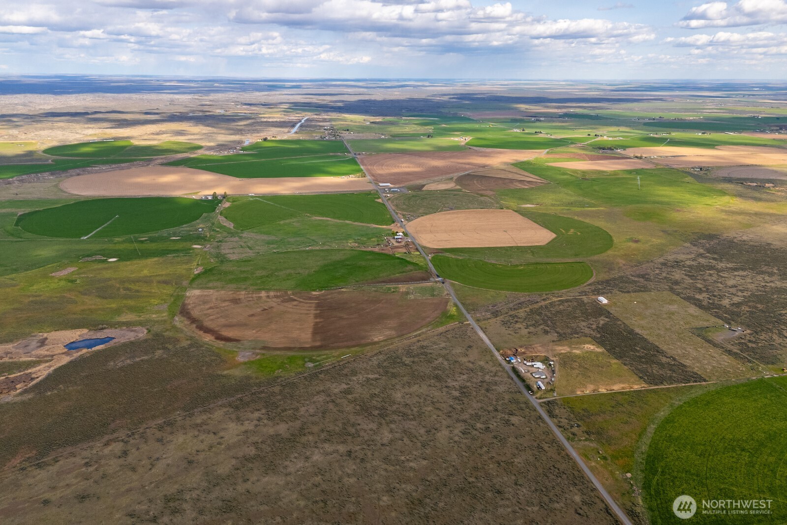 10701 12 Road Northeast Moses Lake, WA 98837 - Photo 13 of 33 a view of a golf course with an ocean
