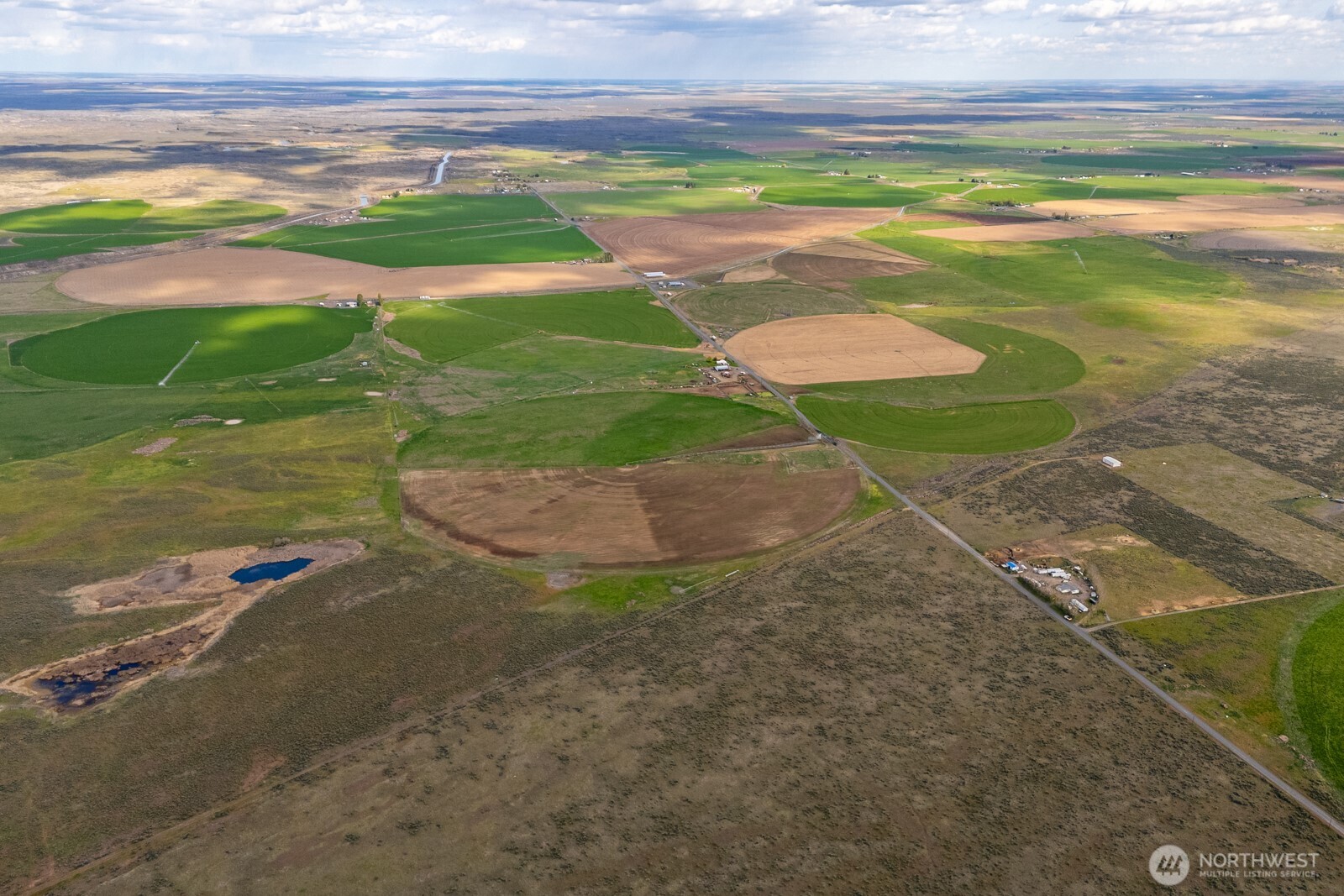 10701 12 Road Northeast Moses Lake, WA 98837 - Photo 14 of 33 a view of a tennis court