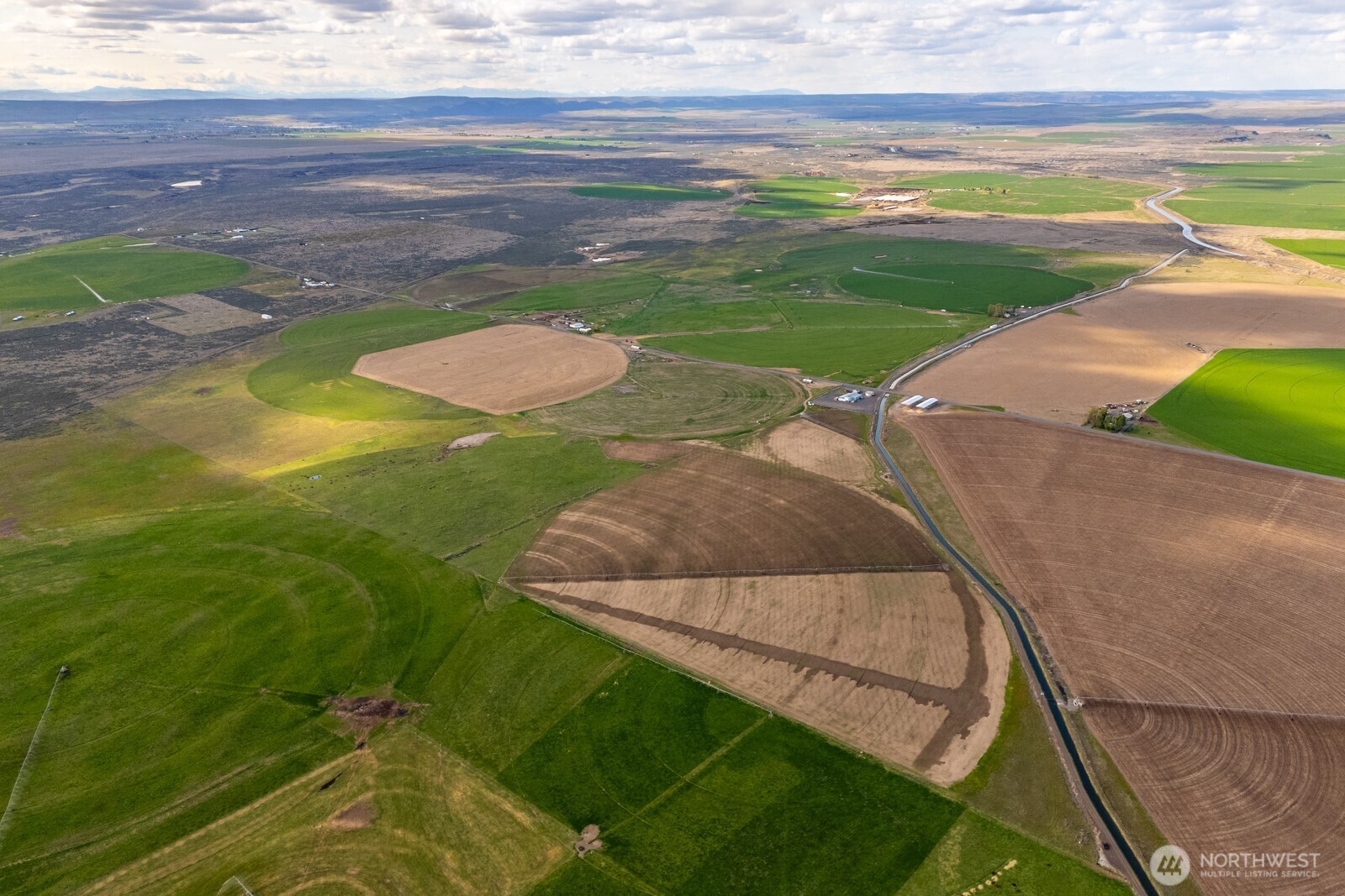 10701 12 Road Northeast Moses Lake, WA 98837 - Photo 20 of 33 a view of a tennis court