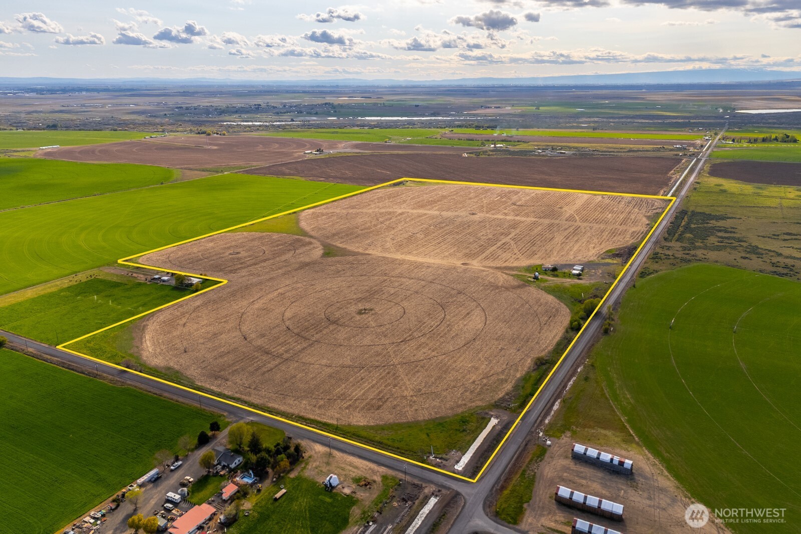 10701 12 Road Northeast Moses Lake, WA 98837 - Photo 2 of 33 a view of a tennis court