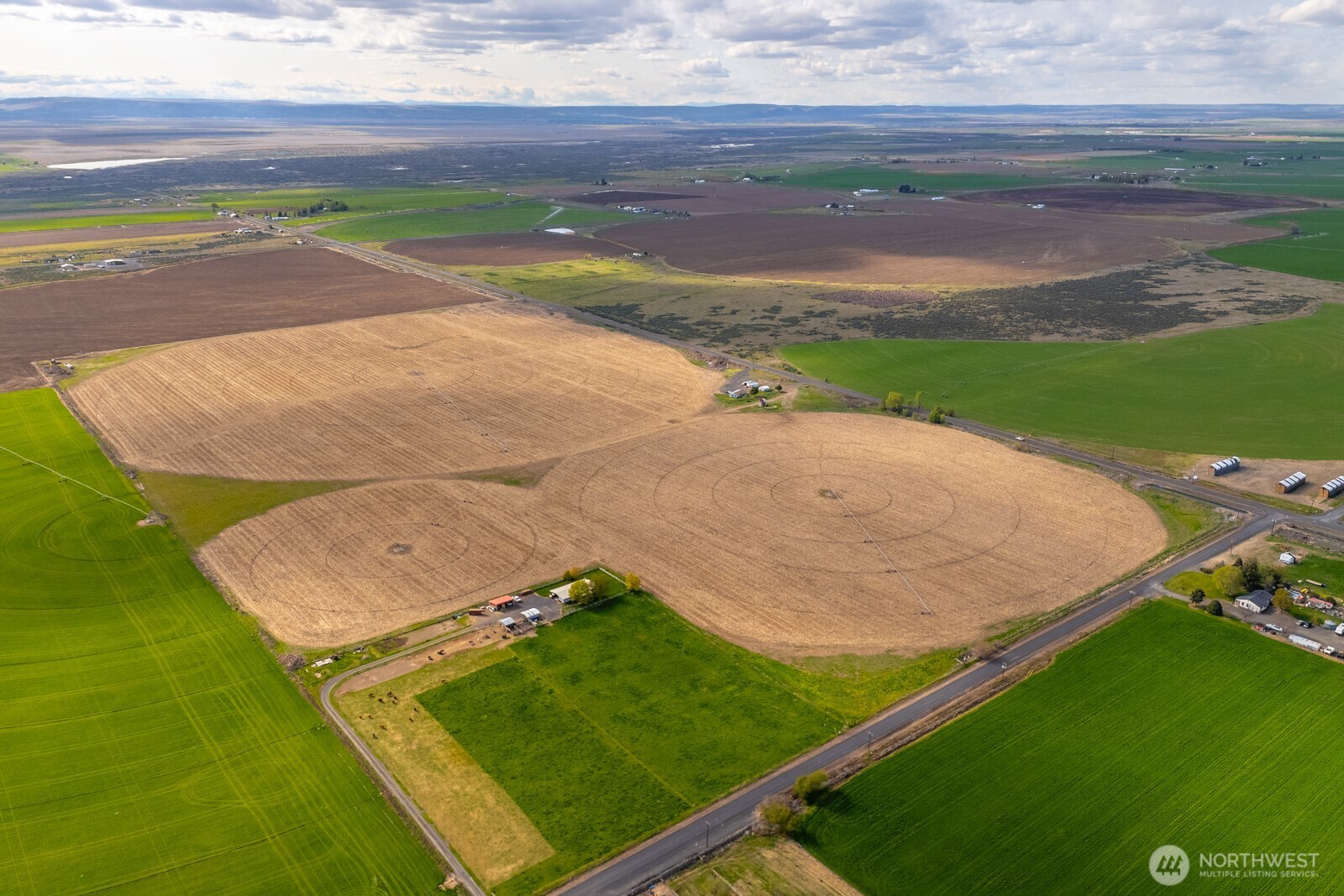 10701 12 Road Northeast Moses Lake, WA 98837 - Photo 23 of 33 a view of a backyard