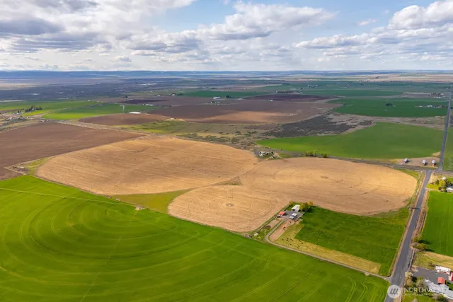 a view of a tennis court