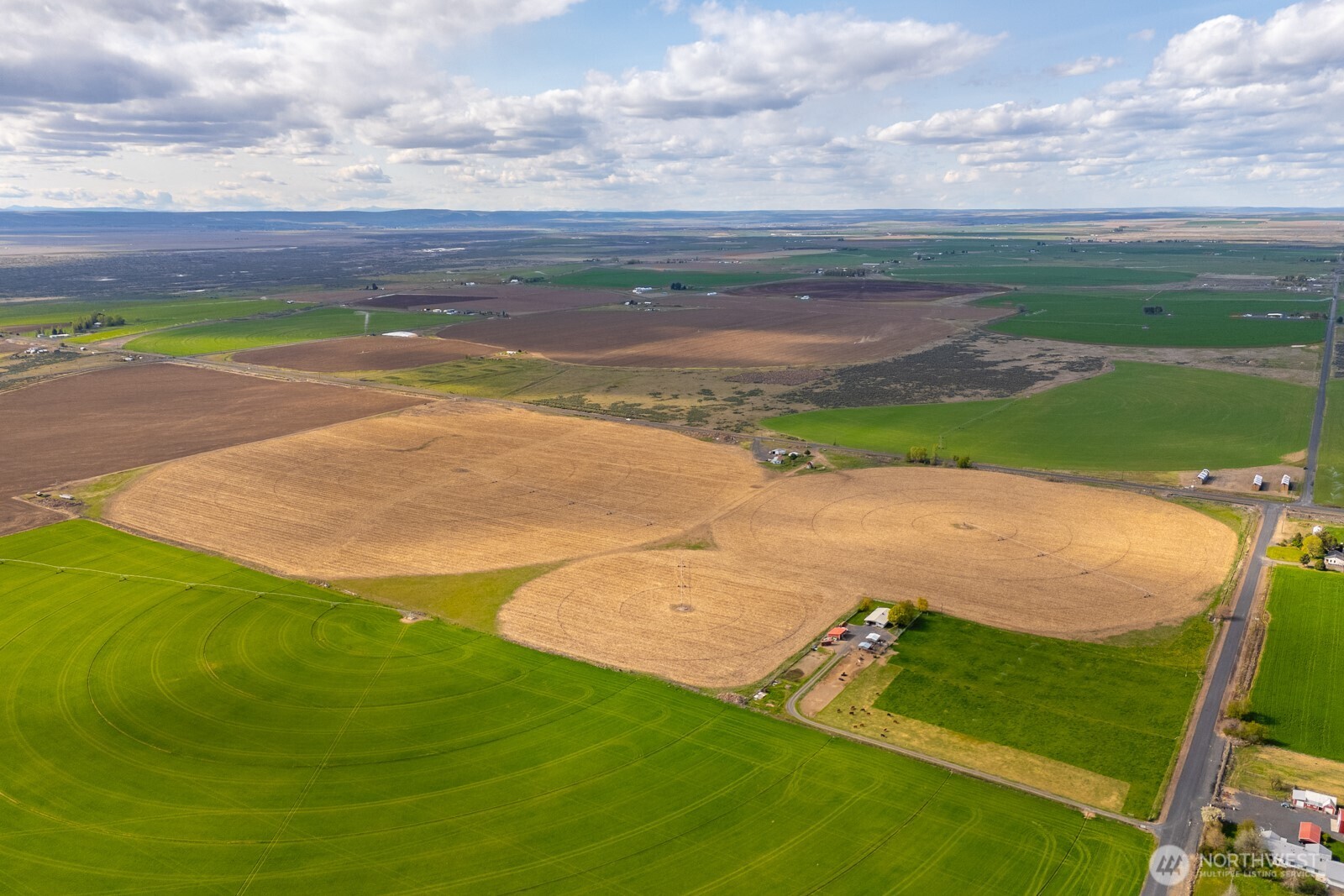 10701 12 Road Northeast Moses Lake, WA 98837 - Photo 27 of 33 a view of an outdoor space and yard